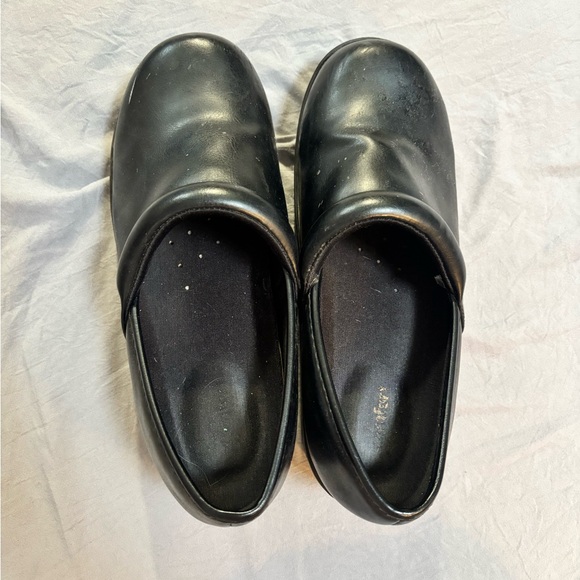 Women’s Black Non-Slip Work Shoes - Picture 1 of 7